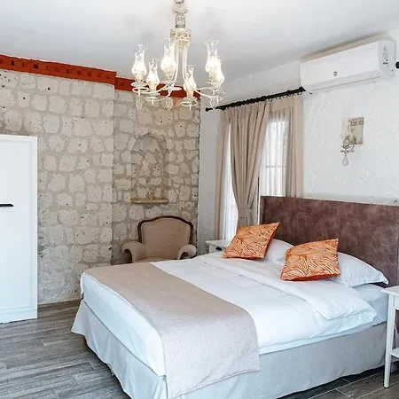 Albatross Hotel